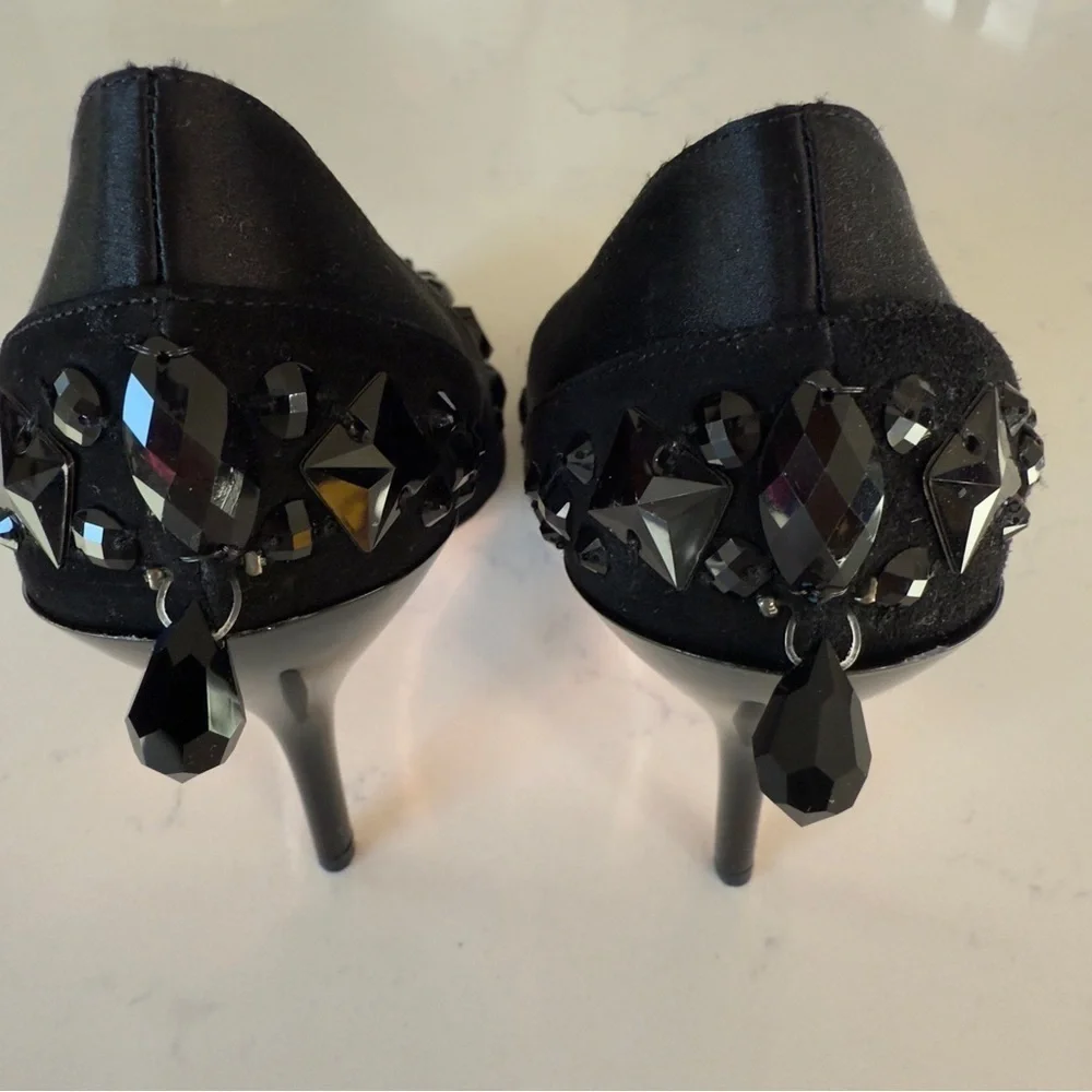 Oscar De La Renta Black Satin Crystal Embellished pointed toe pumps 36EU / 6US